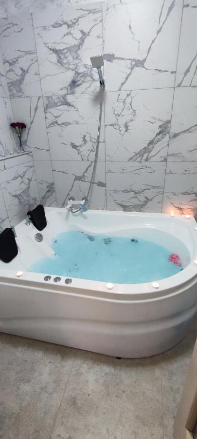 Studio cu jacuzzi