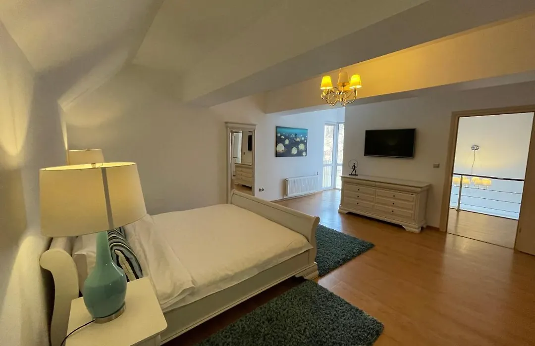 Kyra Luxury Penthouse-1