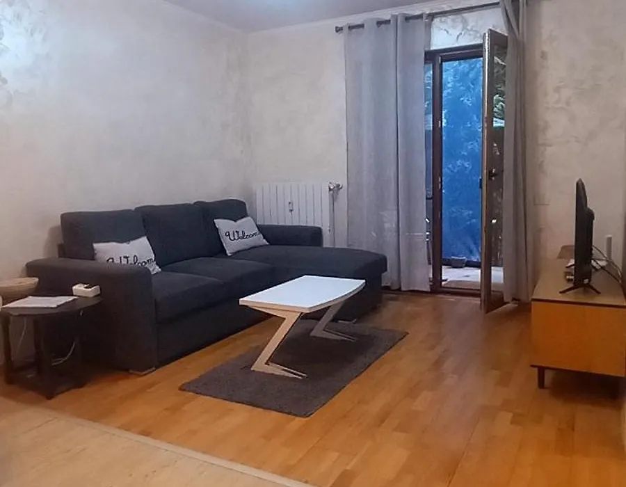 George Apartament Central cu gradina proprie-1