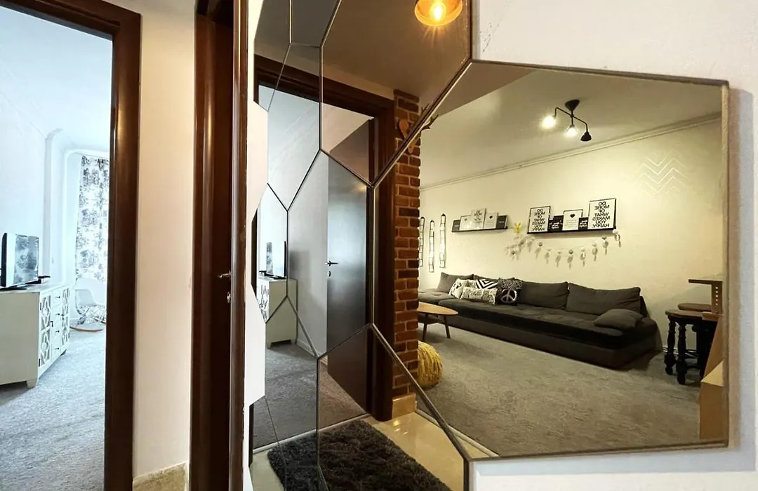 Colina Boutique Apartment - Free Parking&Smart Tv-1