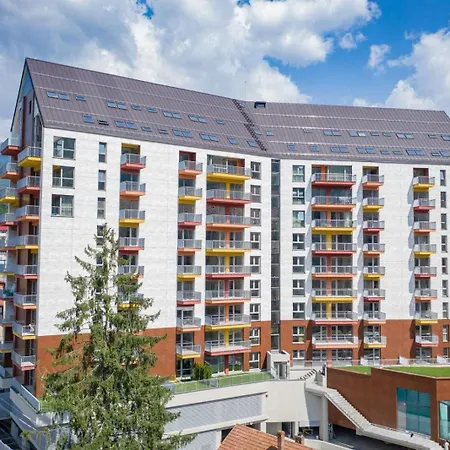 Dream Garden Apartment - Free Parking - Welness Jacuzzi Spa-3