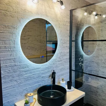 Central Studio 28-3