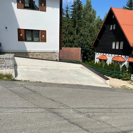 Cosy & Minimalistic Apartments Sinaia - Mountain View & Parking-2