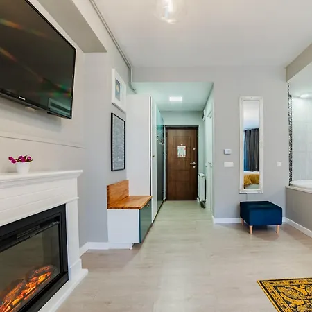 Romantic Jacuzzi Luxury Apartment-2