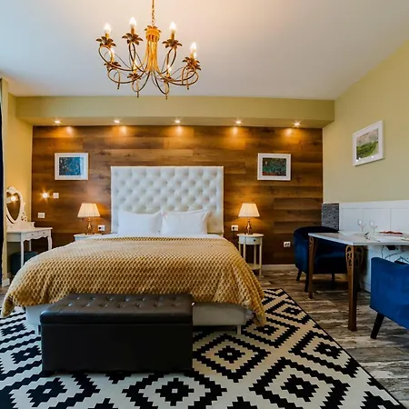 Romantic Jacuzzi Chic Apartment-3