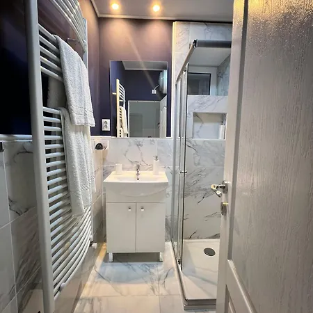 Accommode-2