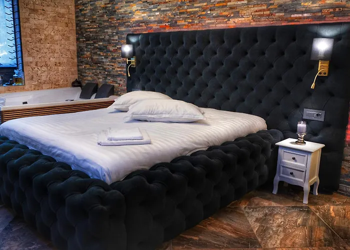 Jacuzzi-Wenge Studio&Spa Sinaia