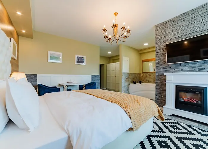 Romantic Jacuzzi Chic Apartment Sinaia